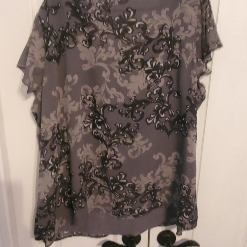 Apt. 9 Gray and Black Patterned Blouse